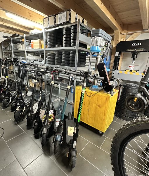 atelier-reparation-trottinettes-electriques-2-scaled.jpg
